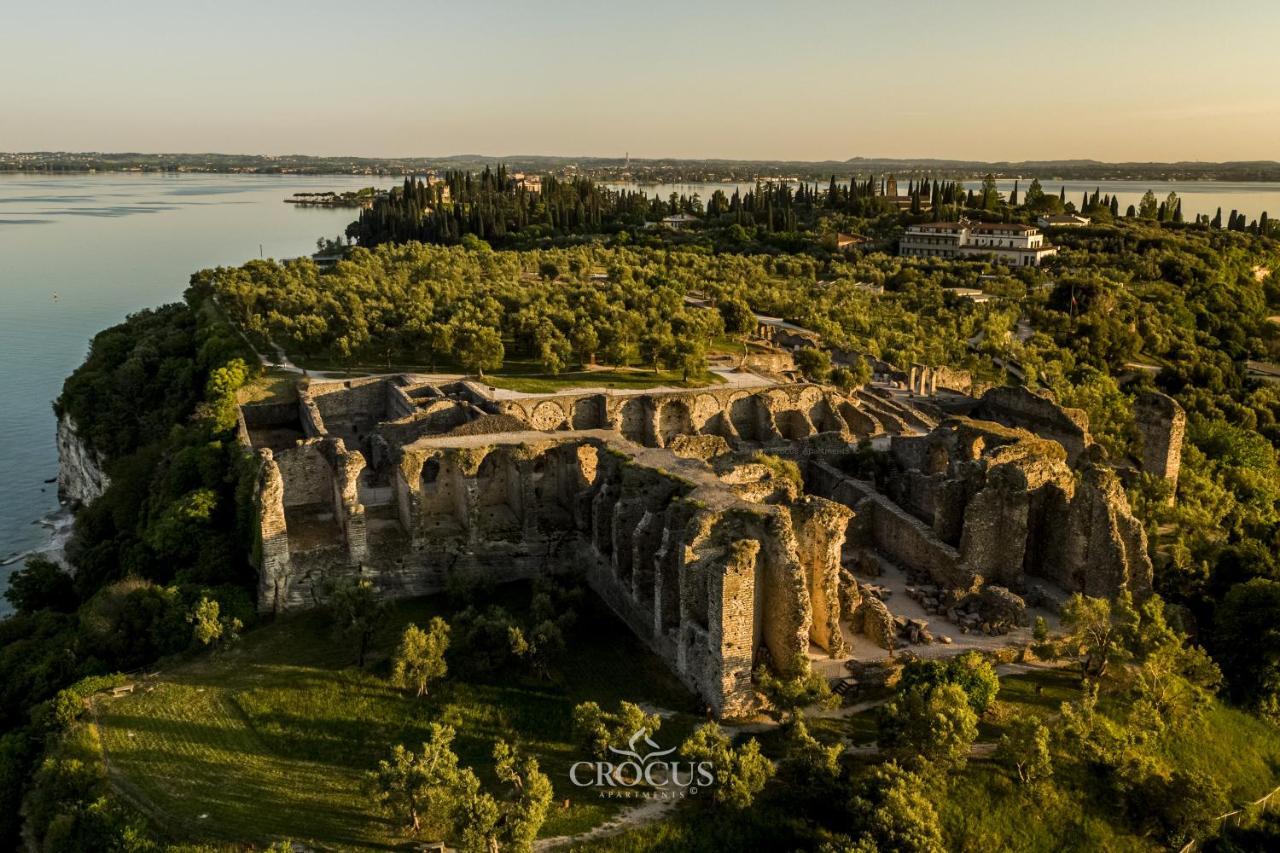 Crocus Apartments Sirmione Bagian luar foto