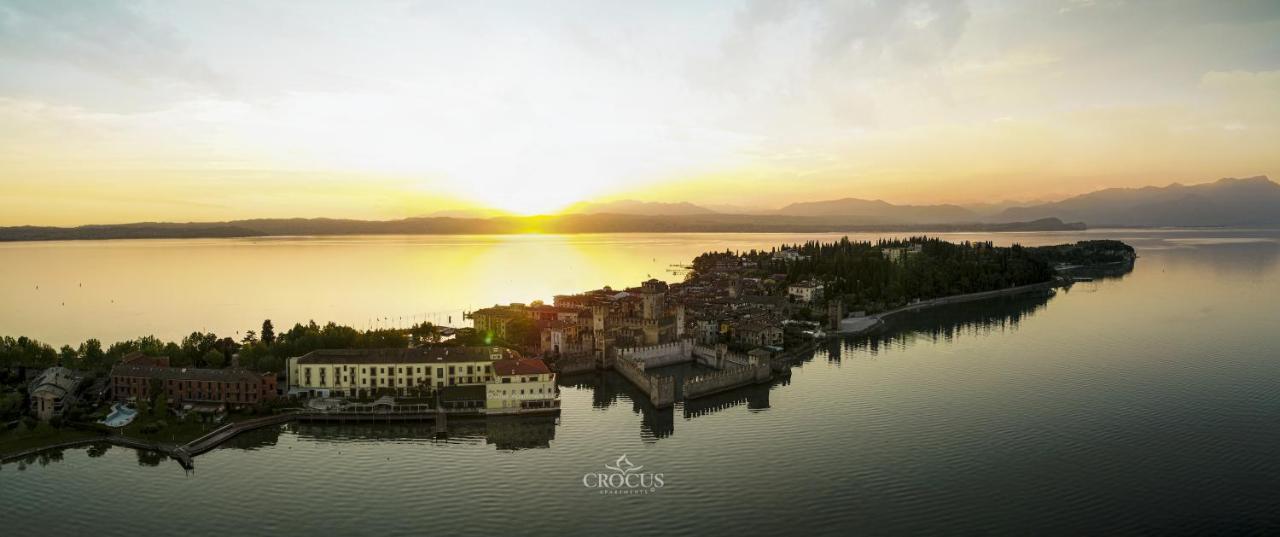 Crocus Apartments Sirmione Bagian luar foto