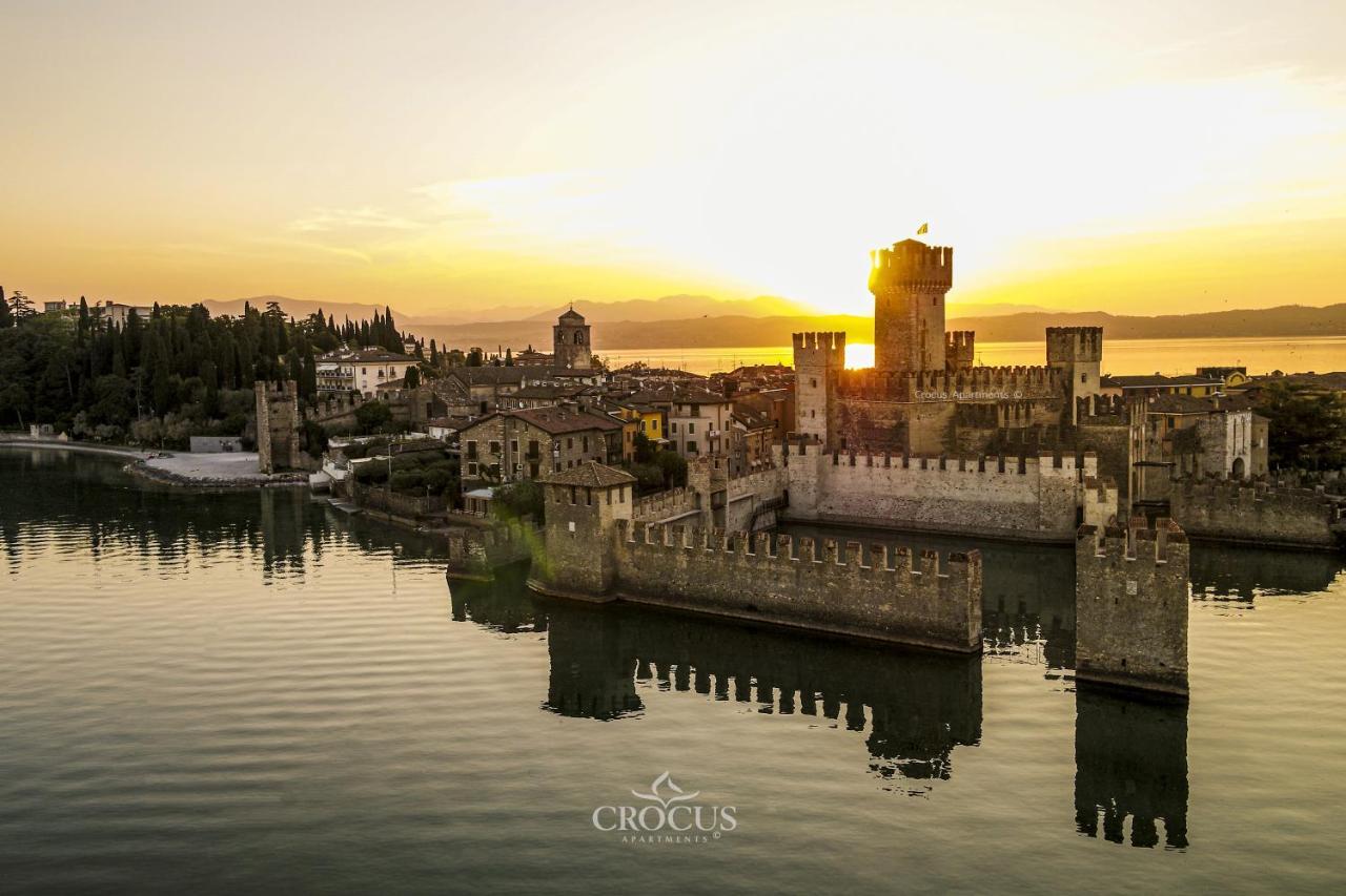 Crocus Apartments Sirmione Bagian luar foto