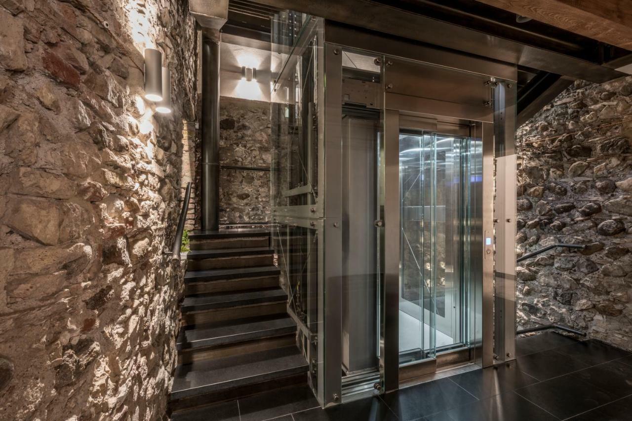 Crocus Apartments Sirmione Bagian luar foto